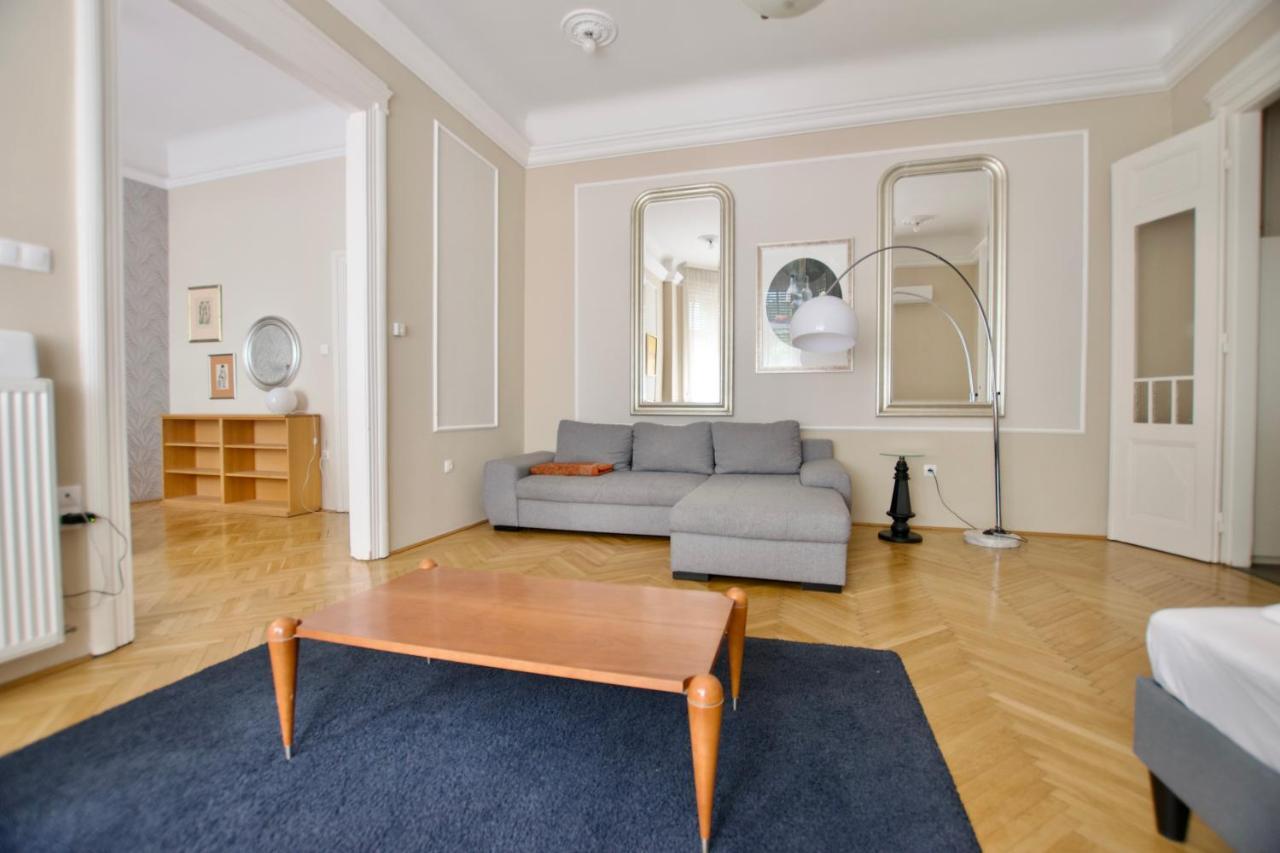 Standard Apartment By Hi5 - Kecskemeti Street Suite Budapest Exterior photo